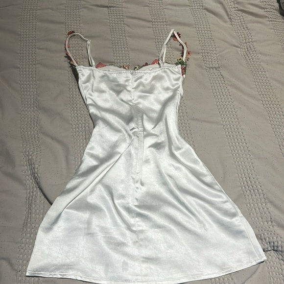 Princess Polly. US size “0” White fitted silk dress - Picture 2 of 5